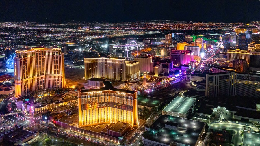 Open-top bus night tour, thing to do in Las Vegas at night