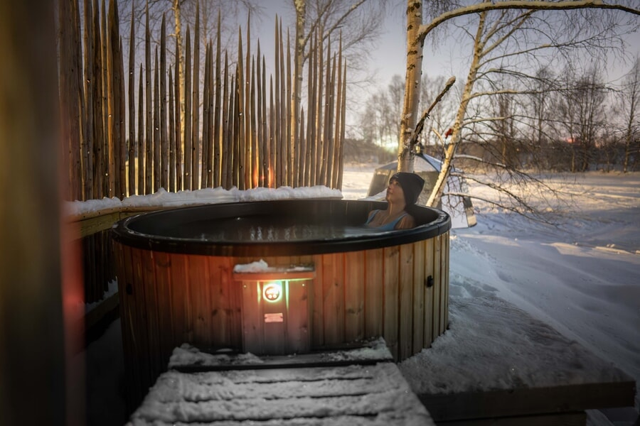 Invisible Forest Lodge Lapland igloo with jacuzzi