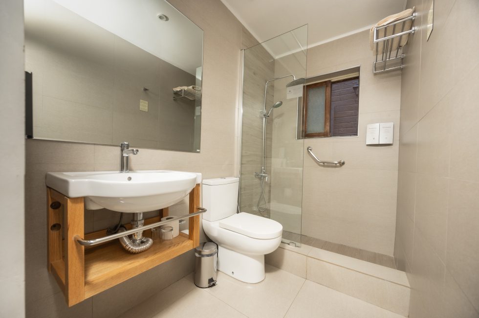 Baño privado alojamientos Atacama y Uyuni