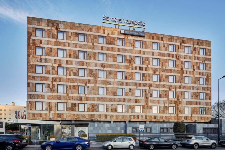 Big hotel from outside