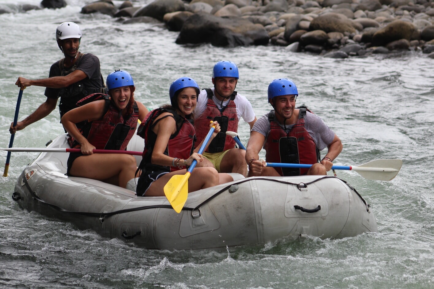 Cuánto tiempo necesito para recorrer el río Pacuare en rafting