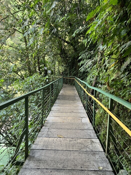 Cómo es la caminata a la Catarata Nauyaca Costa Rica