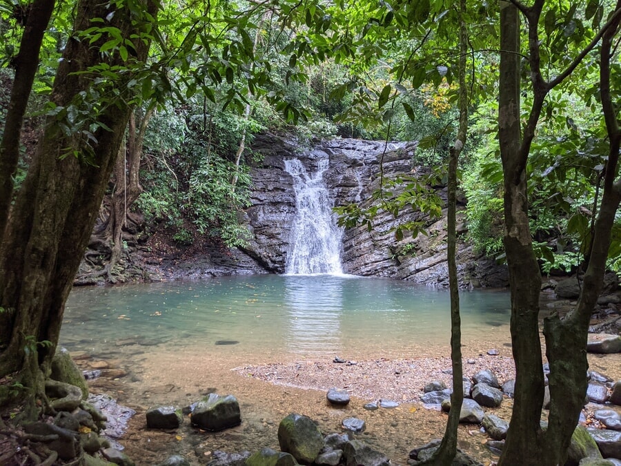 Cascada Poza Azul, otra de las cascadas que visitar a pocos kilómetros de Dominical Cascada Poza Azul, otra de las cascadas que ver cerca de Dominical