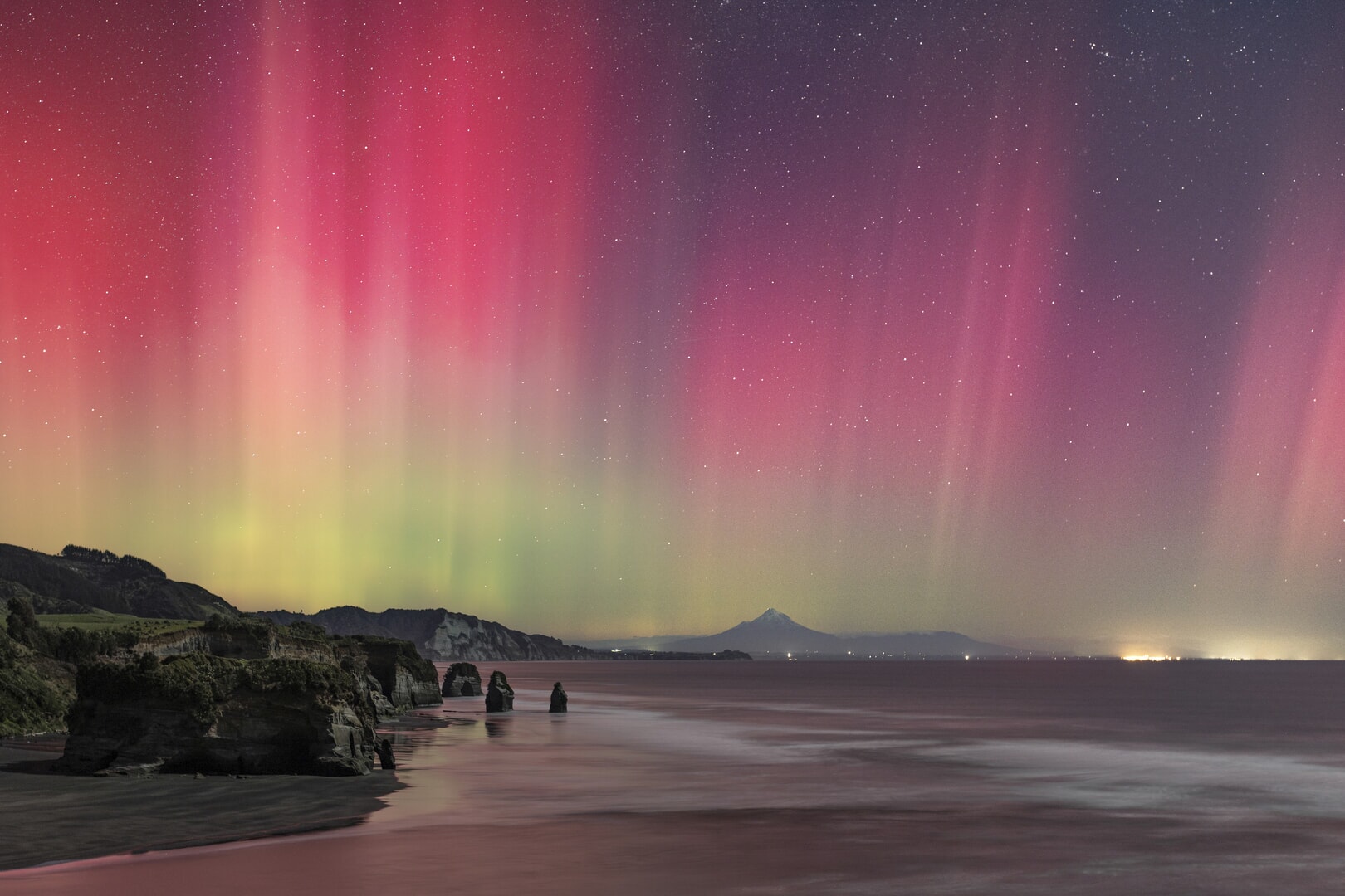 Northern Lights in New Zealand Daniel Mickleson 2025 Northern Lights Photographer of the Year
