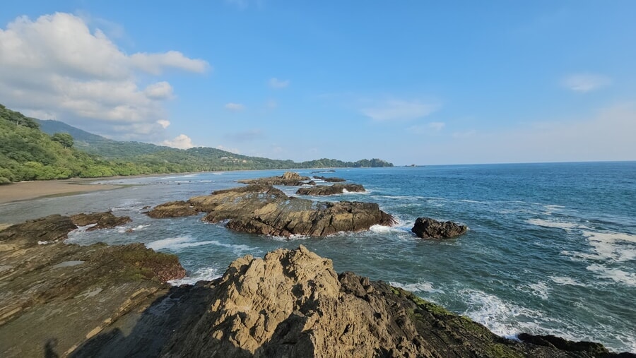 Playa Dominicalito, una playa que visitar cerca de Dominical Playa Dominicalito, una playa cerca de Dominical Costa Rica