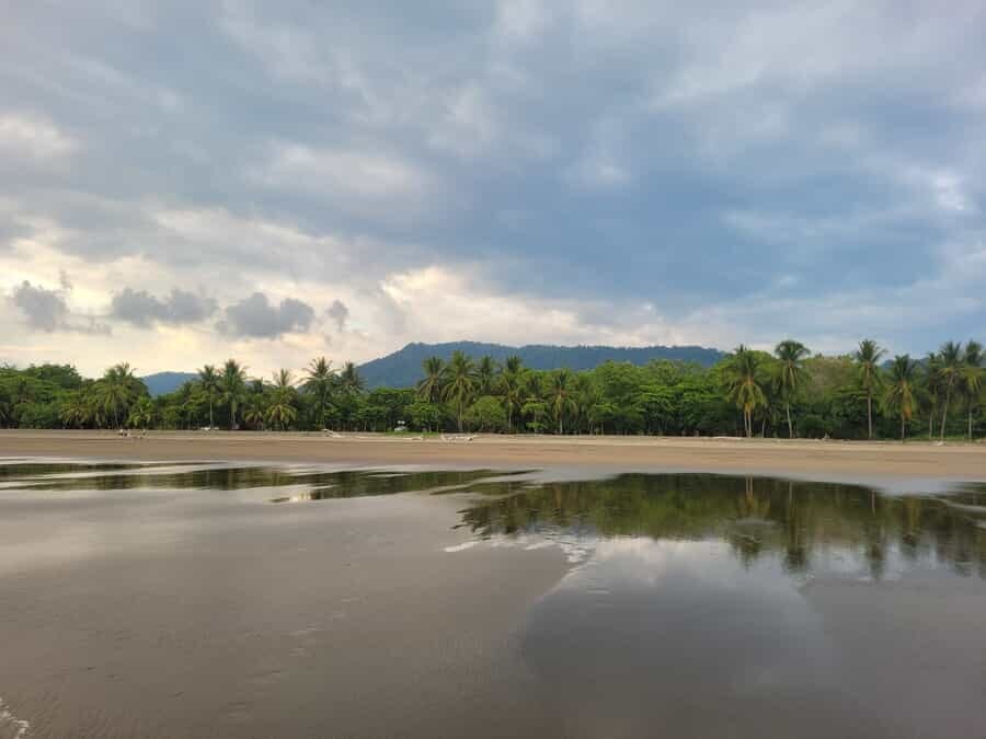 Playa Linda y Matapalo en Dominical en Costa Rica Playa Linda y Matapalo en Dominical, Costa Rica