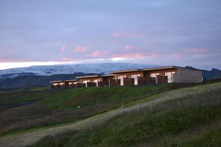 black-beach-suites-iceland-summer-tour