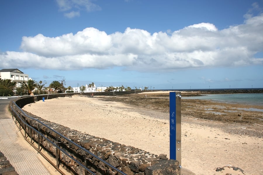 Playa Los Charcos, una de las playas de Costa Teguise Lanzarote