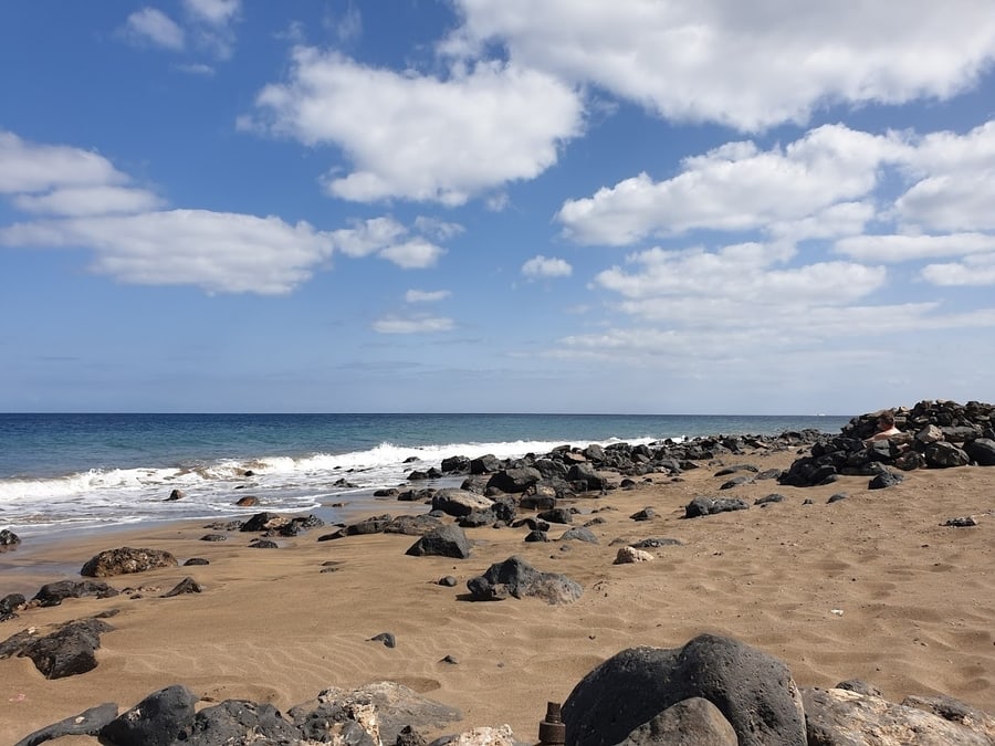 Playa Peña Grande, de las mejores playas de Puerto del Carmen para ir con la familia